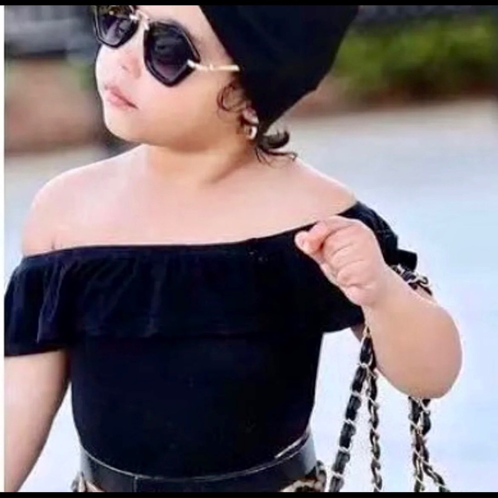 Girls Size 5-6 2pcs shirt & Leopard skirt